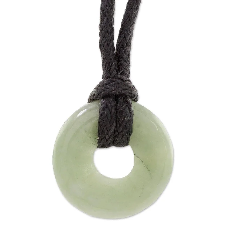 vintage diamond necklace-Handmade Cotton 'Circle of Love in Apple Green' Jade Necklace (Guatemala)